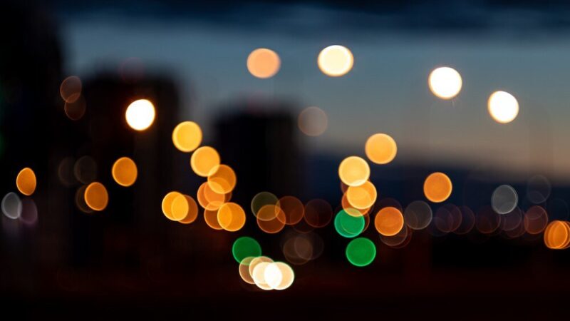 Lampka nocna dla niemowlaka: jak wybrać idealne oświetlenie do pokoju dziecka