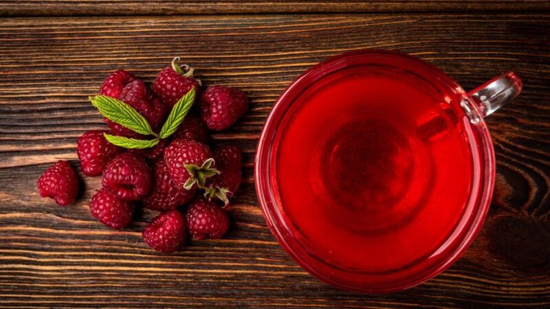 Herbata z liści malin w ciąży – właściwości i korzyści