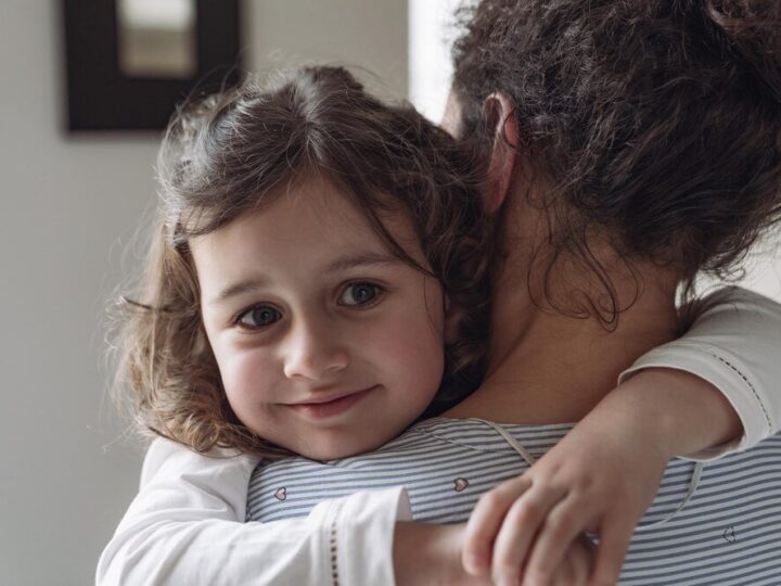 Czy sąd może zmusić dziecko do kontaktów z ojcem – co mówi prawo?