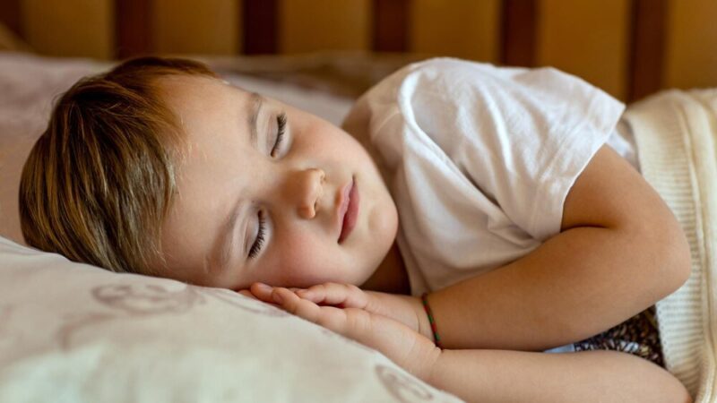 Domowe sposoby na moczenie nocne u dzieci – co naprawdę pomaga?