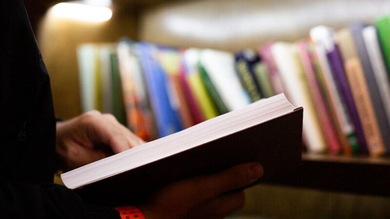 Dżuma streszczenie – przesłanie, symbole, interpretacje