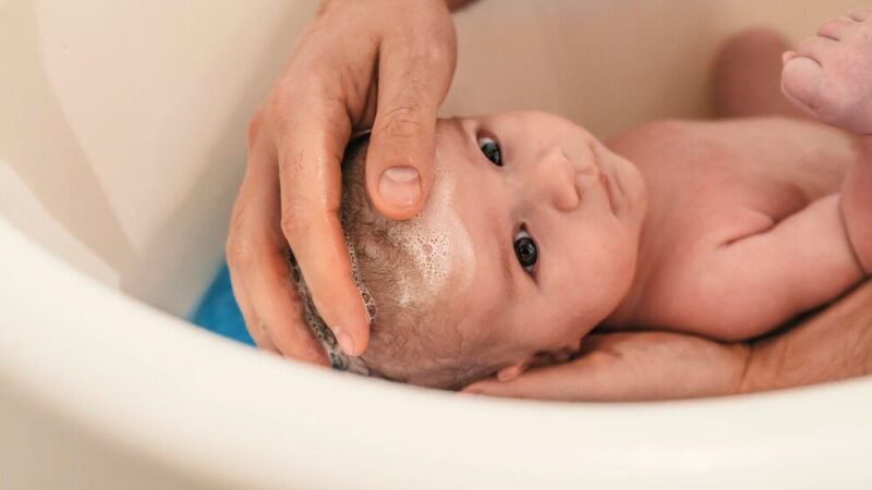 Jak wybrać najlepszą wanienkę dla noworodka? Przewodnik po rodzajach i funkcjonalności