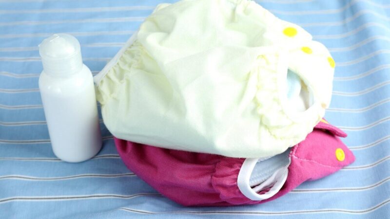 Kosz na pieluchy – jak wybrać najlepszy dla Twojego dziecka?