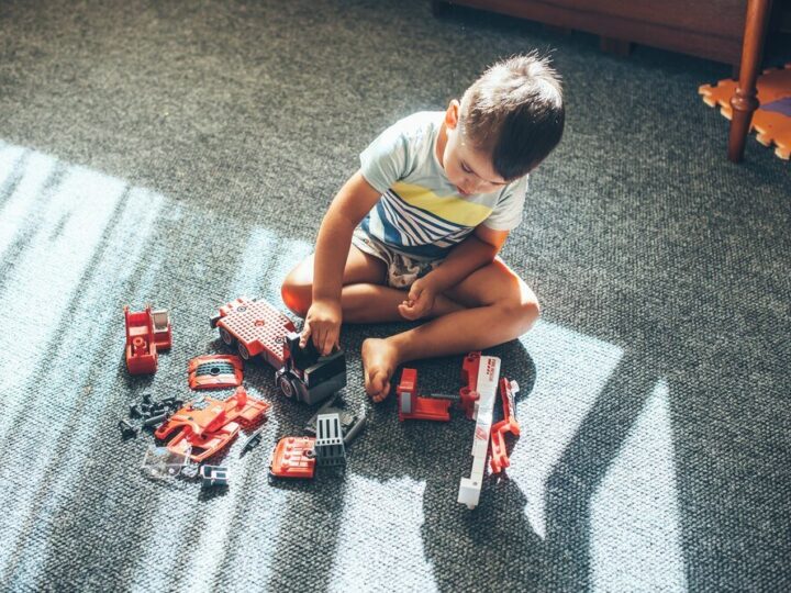 Kreatywne zabawki dla 8 latka – nauka przez zabawę