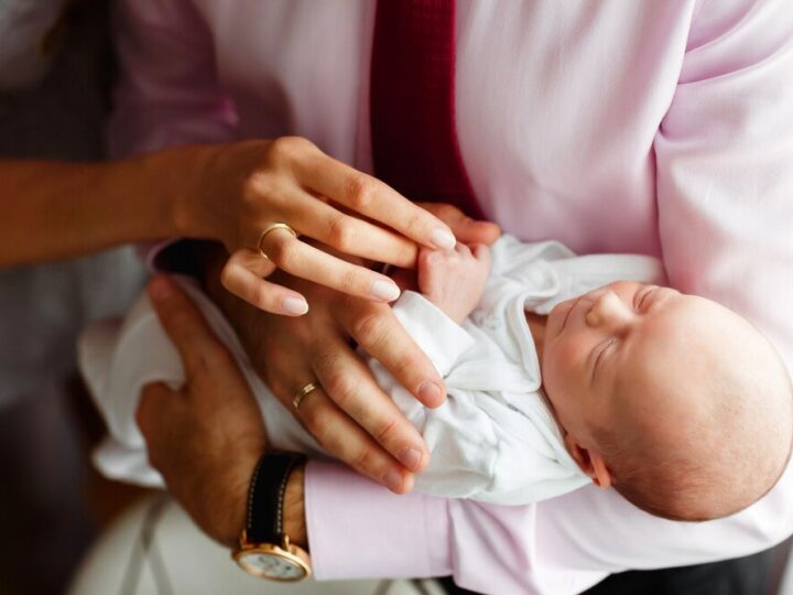 Niedotlenienie okołoporodowe: objawy, skutki i wsparcie w rozwoju dziecka
