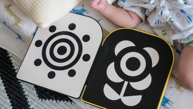 Pierwsze zabawki dla noworodka: Jakie wybrać?