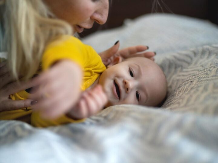 Regres snu u niemowląt: Jak sobie radzić i ile trwa?