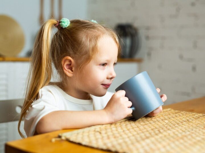 Wybór kubka do nauki picia dla dziecka – na co zwrócić uwagę?