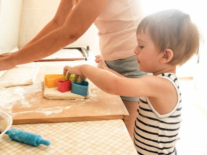 Zabawy dla 2 latka: kreatywne pomysły na zajęcia w domu