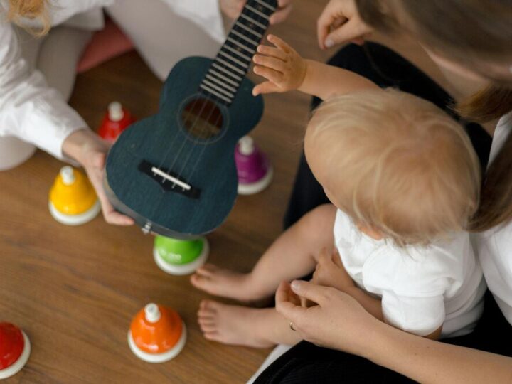 Zabawy muzyczne dla dzieci z pokazywaniem – pomysły na wspólną zabawę