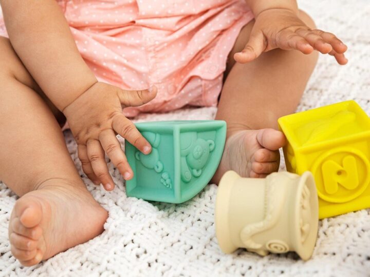 Zabawy sensoryczne dla 9-12 miesięcznego dziecka