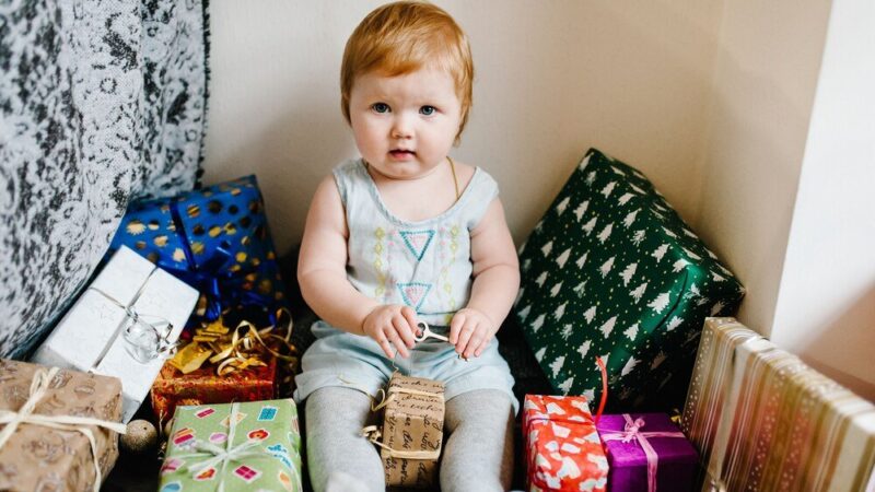 Co na roczek dla chłopca – praktyczne i kreatywne pomysły