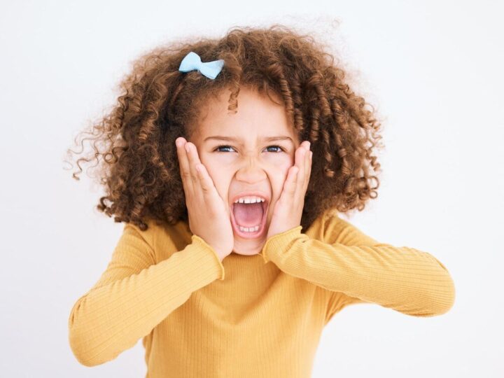 Dlaczego dziecko krzyczy zamiast mówić – możliwe przyczyny i wsparcie