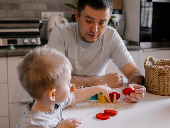 Fajne zabawy w domu: 5 kreatywnych pomysłów na wspólną zabawę z trzylatkiem