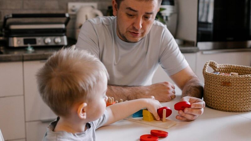 Fajne zabawy w domu: 5 kreatywnych pomysłów na wspólną zabawę z trzylatkiem