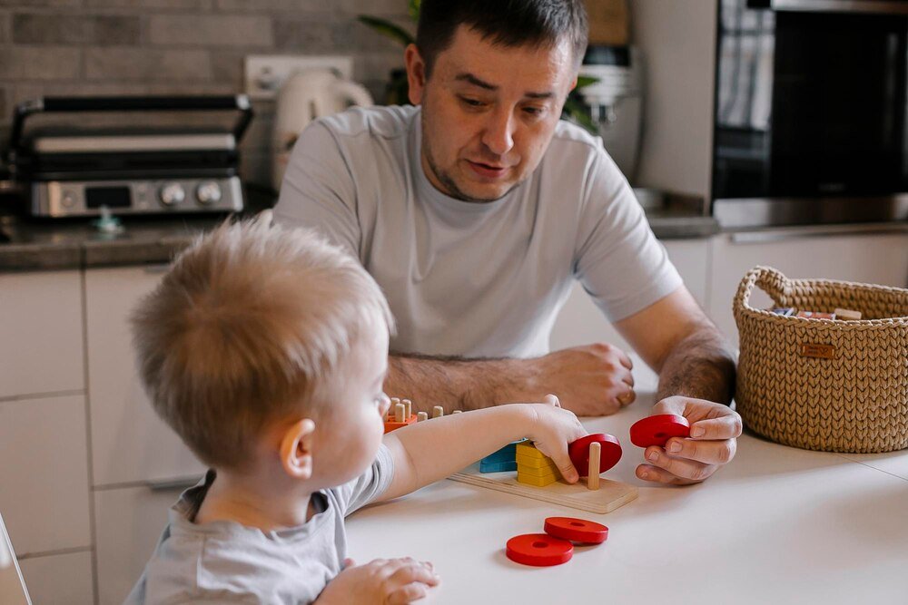 Fajne zabawy w domu: 5 kreatywnych pomysłów na wspólną zabawę z trzylatkiem
