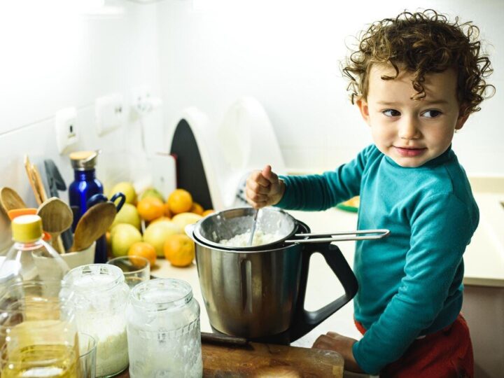 Jadłospis dla 8-miesięcznego niemowlaka – przykładowe przepisy na obiadki i zupki