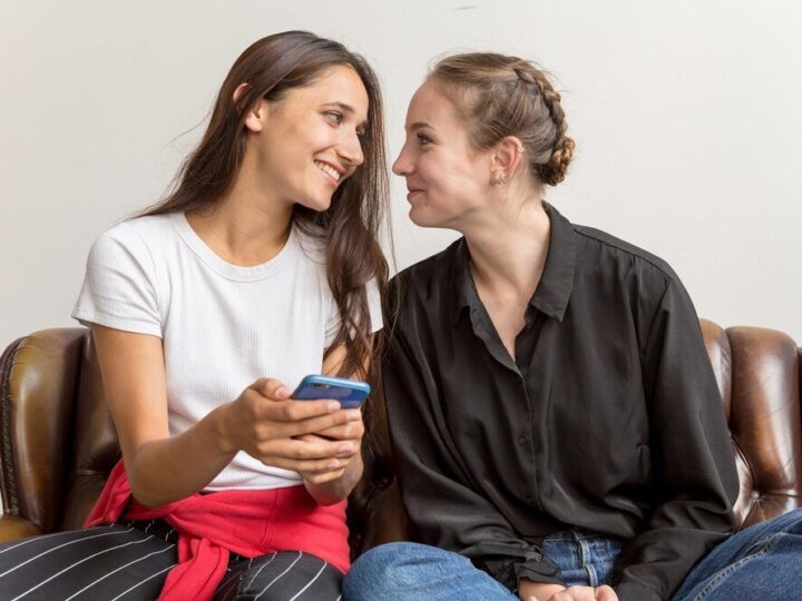 Jak rozmawiać z nastolatką – praktyczne wskazówki dla rodziców