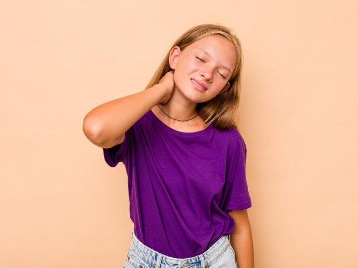 Kręcz szyi u dzieci: przyczyny, objawy i domowe sposoby leczenia