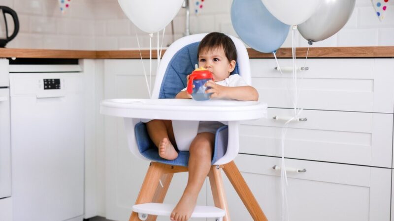 Krzesełka do karmienia: Jak wybrać najlepsze dla Twojego dziecka?