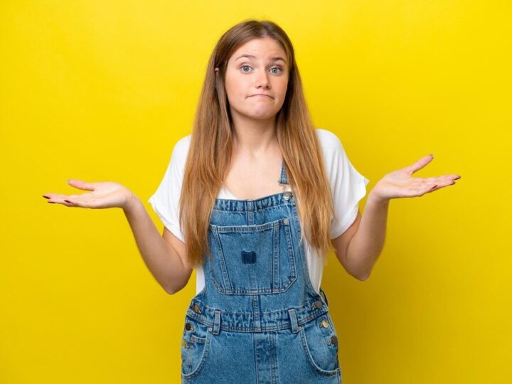 Na szyi czy szyji – prawidłowa pisownia i wyjaśnienie