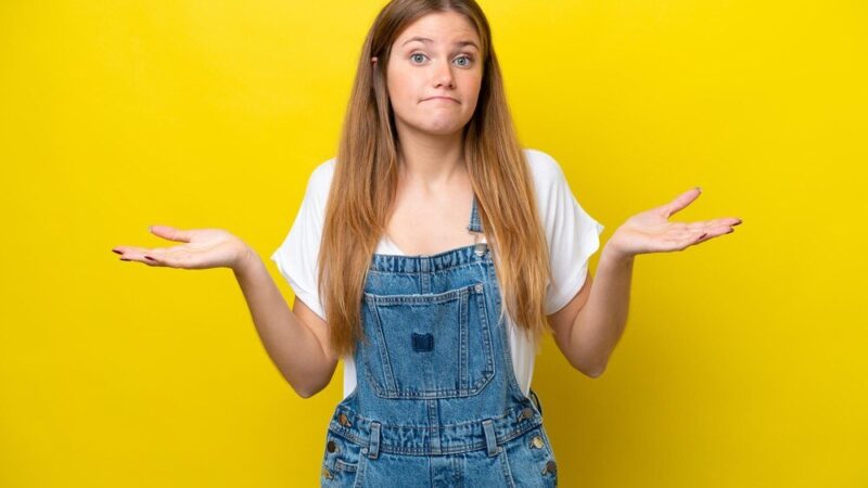 Na szyi czy szyji – prawidłowa pisownia i wyjaśnienie