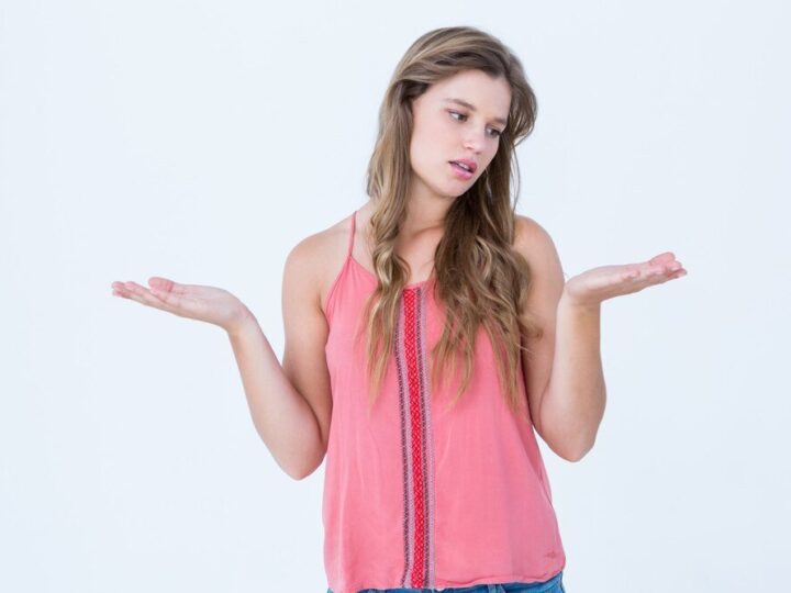 Pod kontem czy pod kątem – która forma jest poprawna?