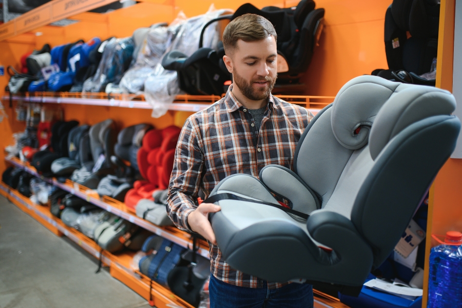 Nowy sklep z fotelikami na rynku: 50% dochodów na cele charytatywne!