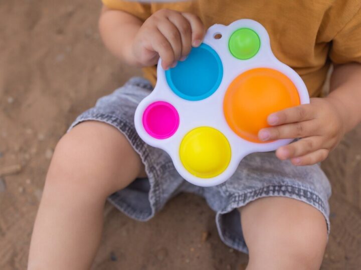 Zabawki sensoryczne dla 4 latka – propozycje rozwijające zmysły