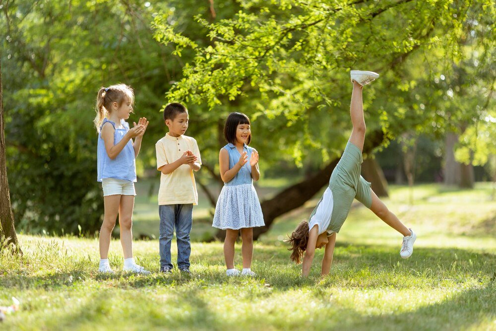 Zabawy ruchowe dla dzieci – pomysły bez dodatkowych sprzętów
