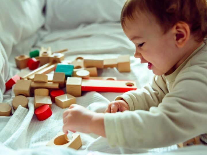 Zabawy z niemowlakiem: Pomysły na zabawy dla dzieci od 3 do 6 miesięcy