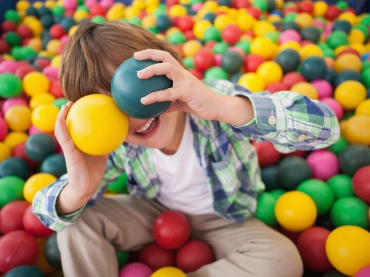 Zabawy z piłeczkami – ćwiczenia ruchowe dla najmłodszych