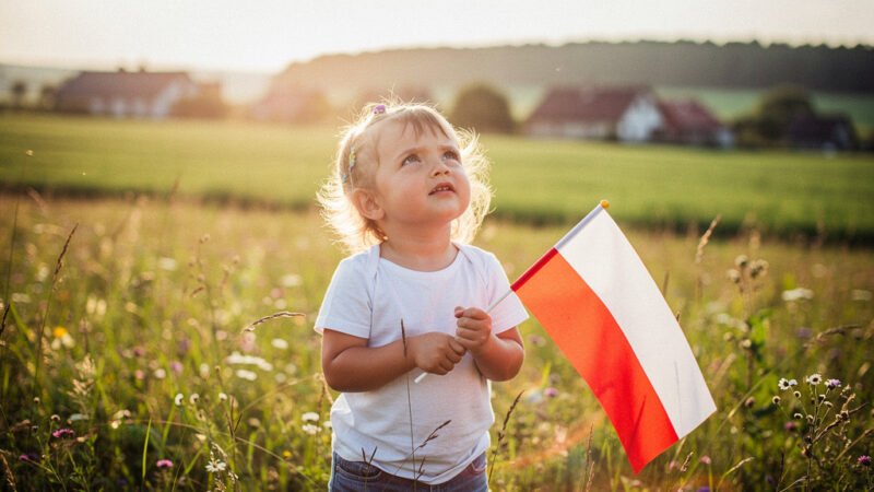 Wiersze patriotyczne dla dzieci – najpiękniejsze utwory na różne okazje